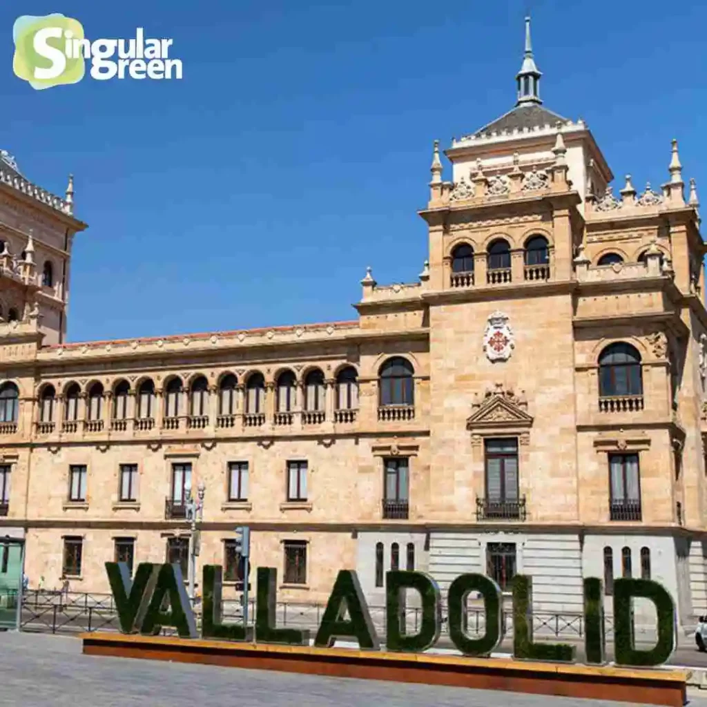 Letras vegetadas en plaza zorrilla, Valladolid
